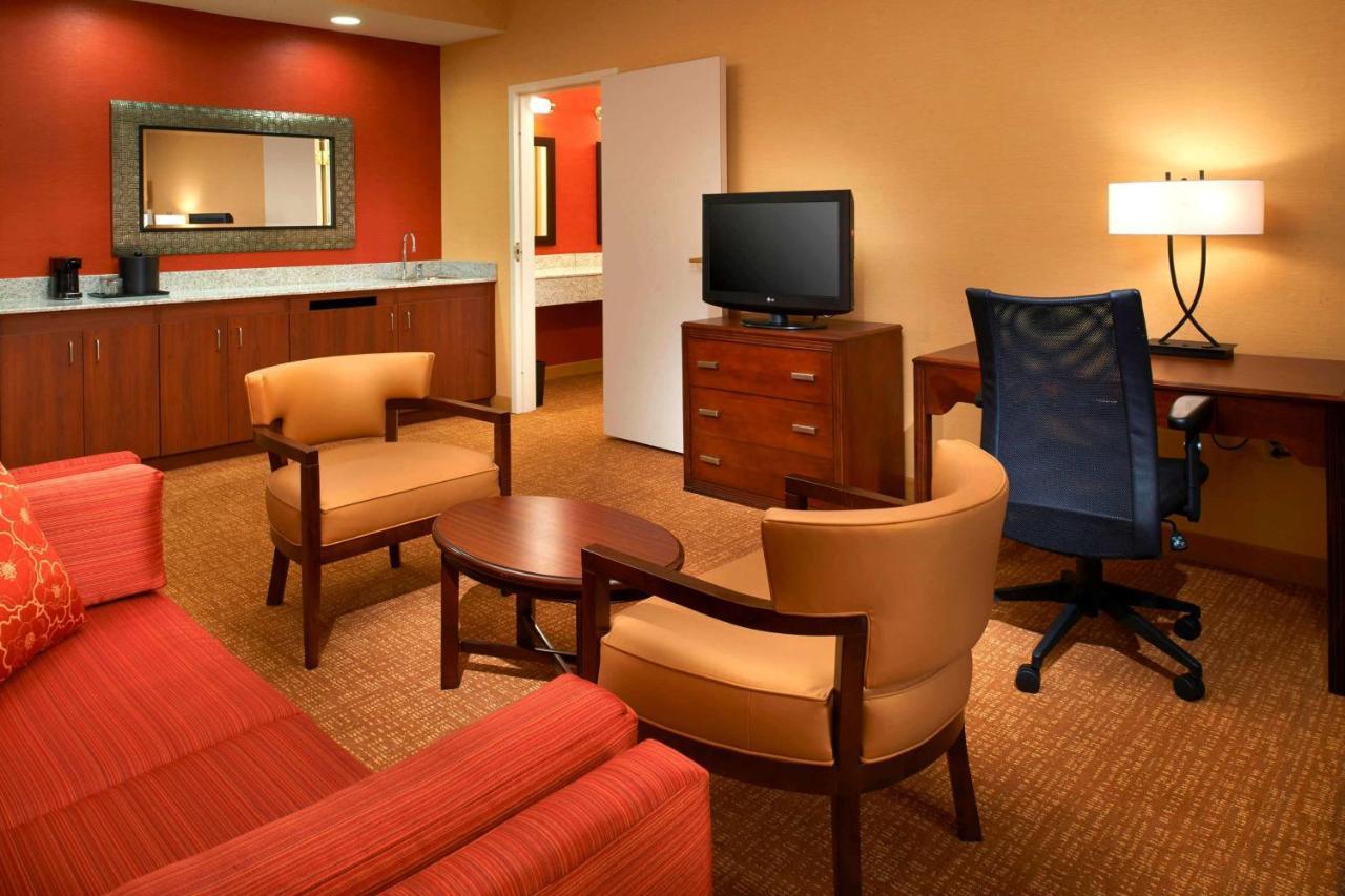 Best Western Plus Elgin - Chicago West Dundee Exterior photo