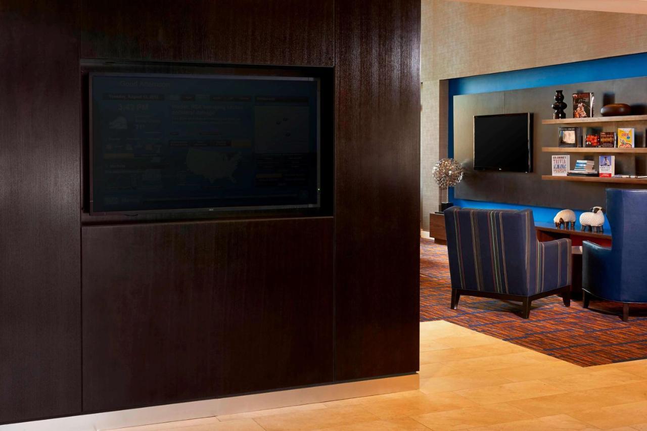 Best Western Plus Elgin - Chicago West Dundee Exterior photo