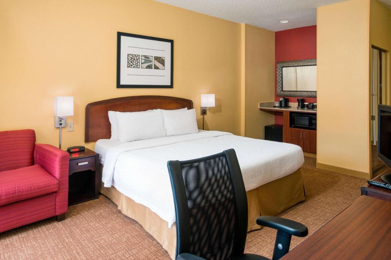Best Western Plus Elgin - Chicago West Dundee Exterior photo