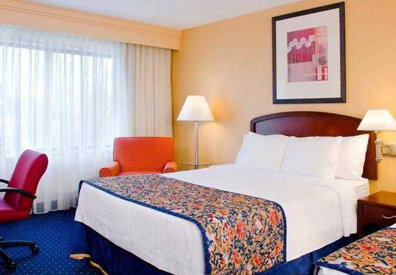 Best Western Plus Elgin - Chicago West Dundee Exterior photo